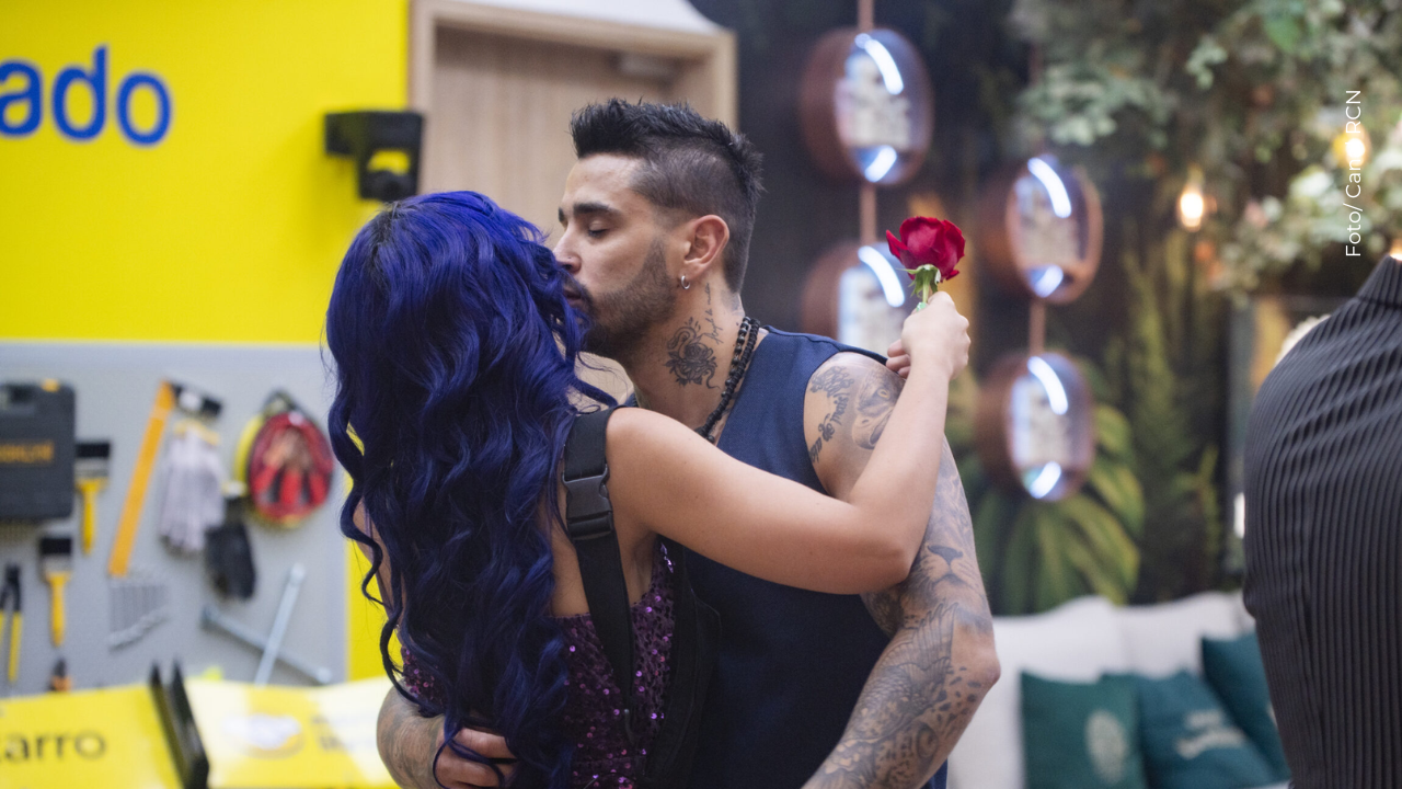 Alexa Torrex recibe beneficio clave tras contestar la llamada del jefe