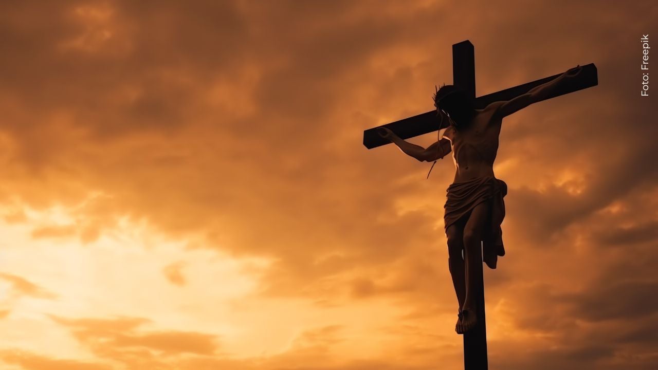 Jesús es crucificado