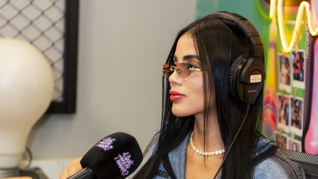 Karina García se lleva susto en pleno en vivo por accidente de su vehículo