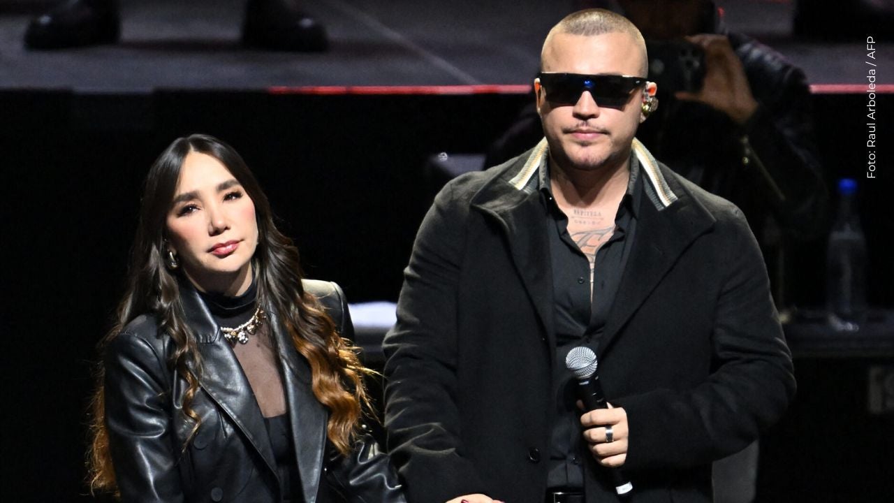 Paola Jara le da tremenda cachetada a Jessi Uribe en pleno concierto