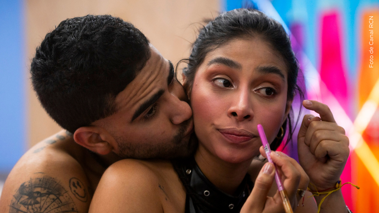 Karola y Eidevin en La casa de los famosos Colombia.