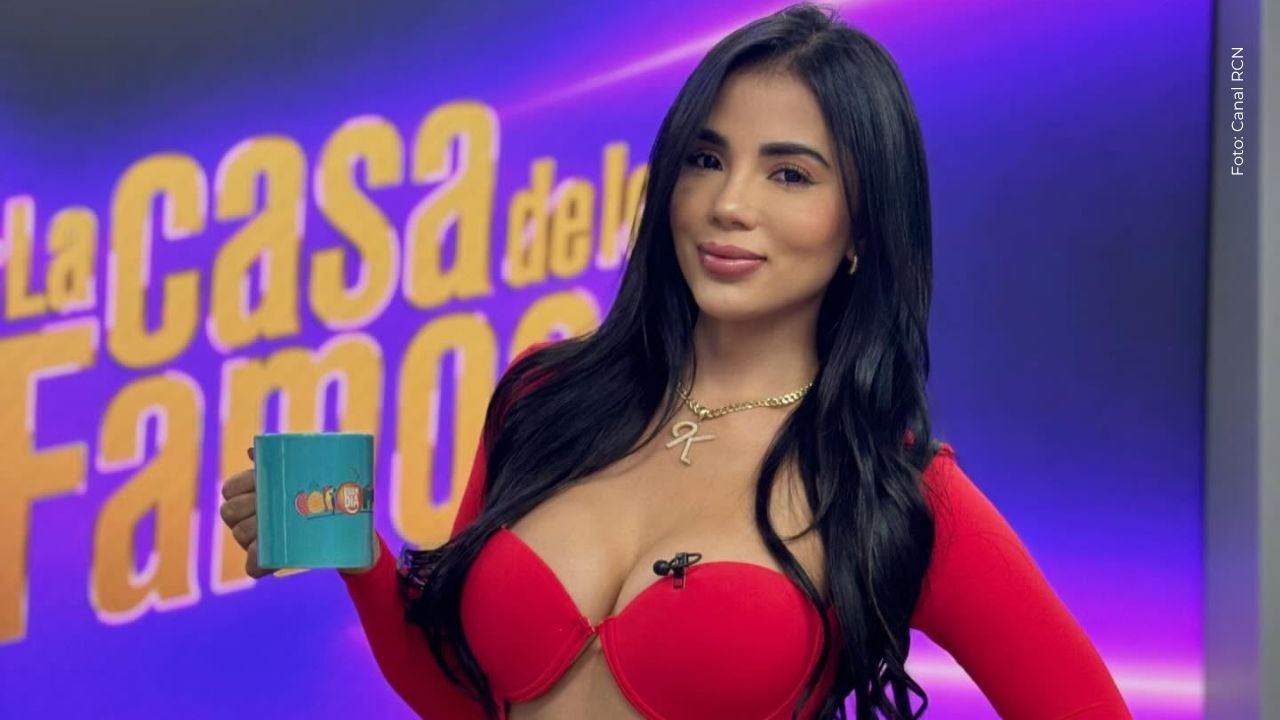 Karina García se llevó todas las miradas tras lucir en traje de dos piezas