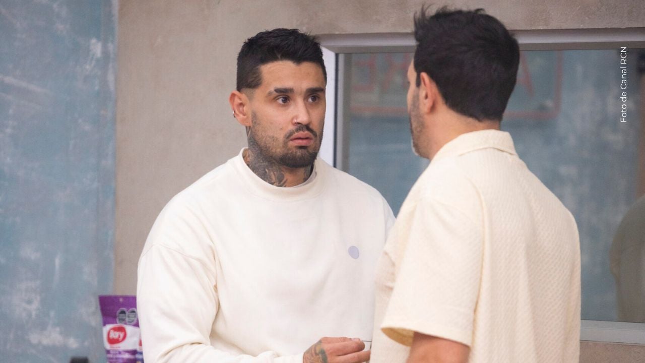 Alejandro Estrada y Tebi se molestan con Alexa Torrex. 