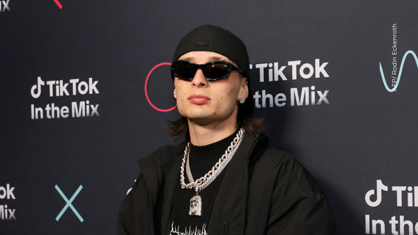 Declaran el día de Peso Pluma tras polémicos videos del artista: ¿por qué?