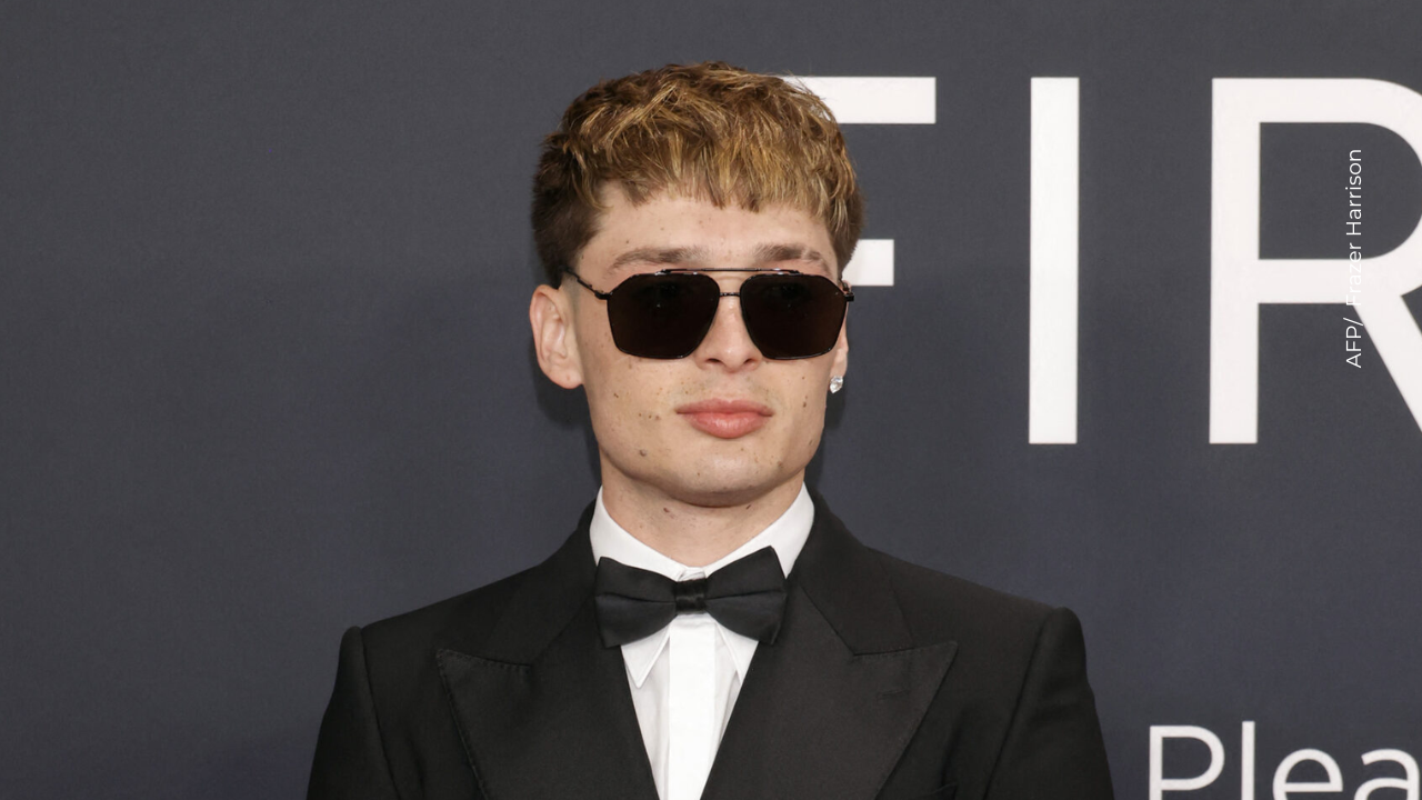 Peso Pluma recibe inesperado reconocimiento. 