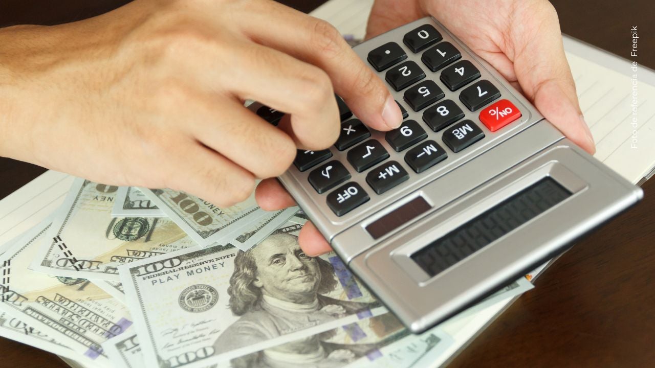 Señalan a Cris Valencia de quedarse con fuerte suma de dinero