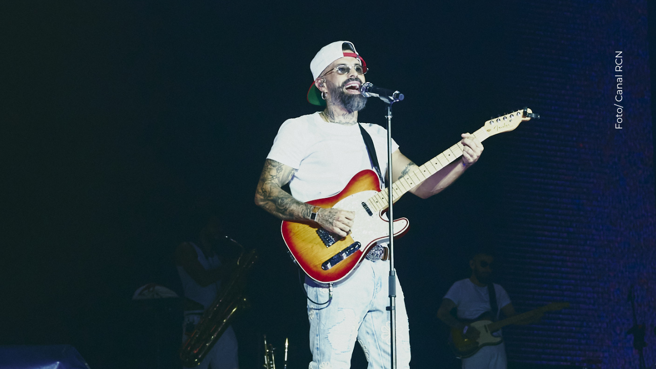 Mike Bahía derrite las redes tras revelar el rostro de su pequeño