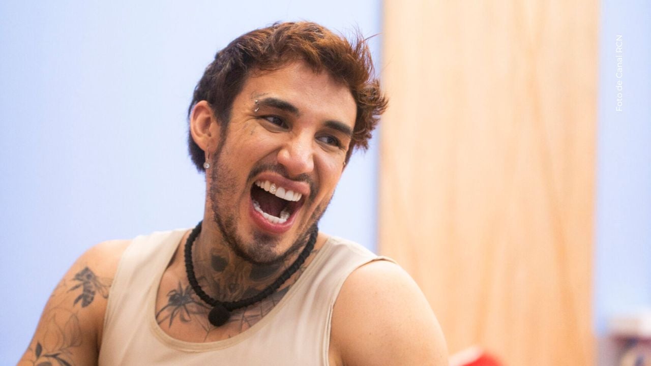 Valentino Lázaro no soporta la actitud de Alexa Torrex. 