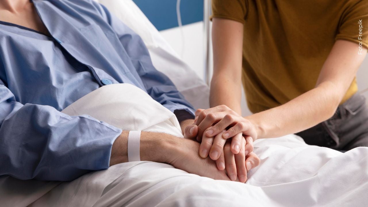 Reconocida influencer es hospitalizada y su hijo lanza preocupante mensaje