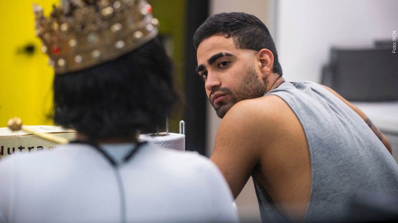 Eidevin López fue expulsado tras un fuerte choque con Alejandro Estrada.