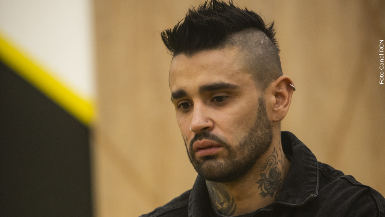 ¿Crisis? Novia de Tebi lo deja de seguir y desata rumores de ruptura