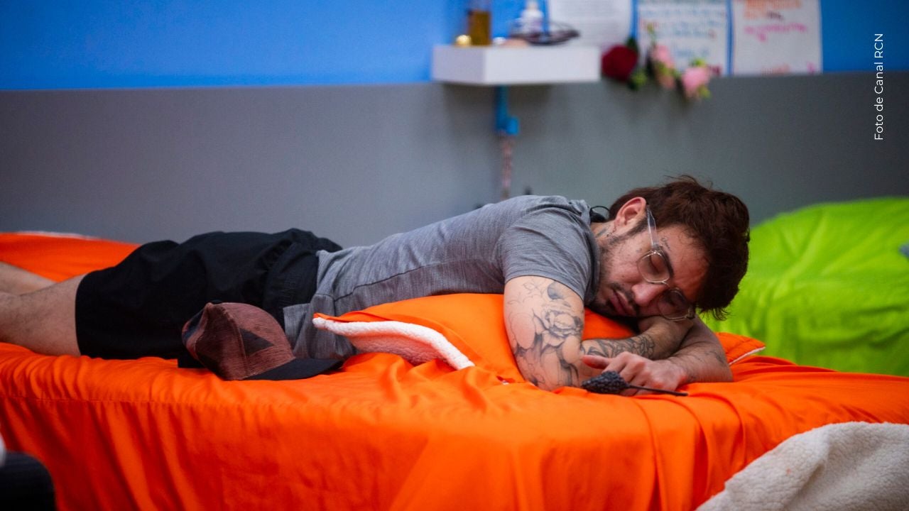 Valentino Lázaro le deja un emotivo mensaje a Karola.