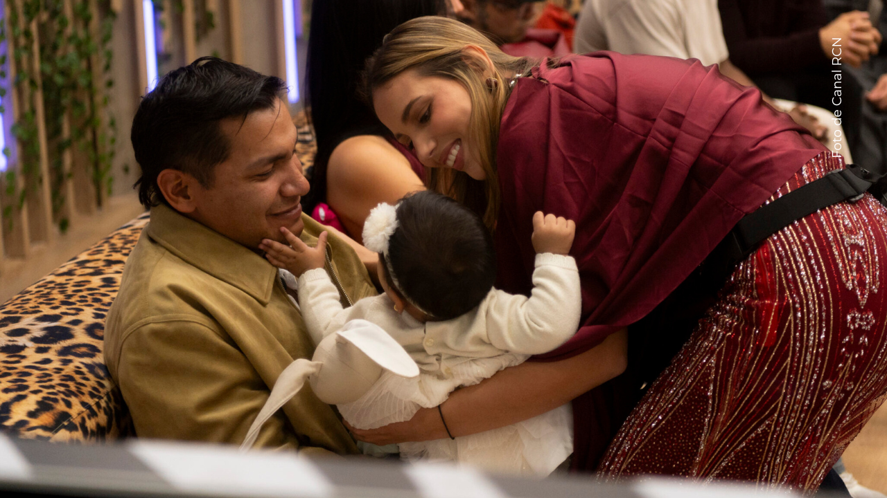 Juanda Caribe durante la visita de Sheila Gándara en La casa de los famosos Colombia.