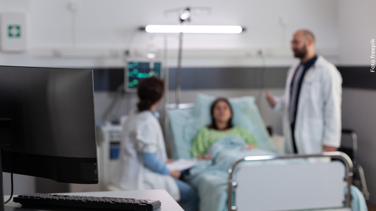 Cantante es hospitalizada tras procedimiento estético: esto fue lo que pasó