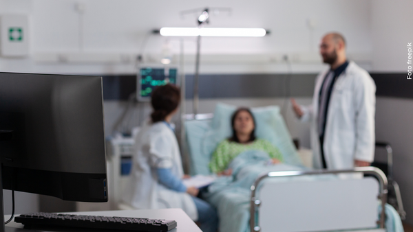 Reconocida cantante fue hospitalizada tras someterse a un procedimiento estético: ¿qué le pasó?