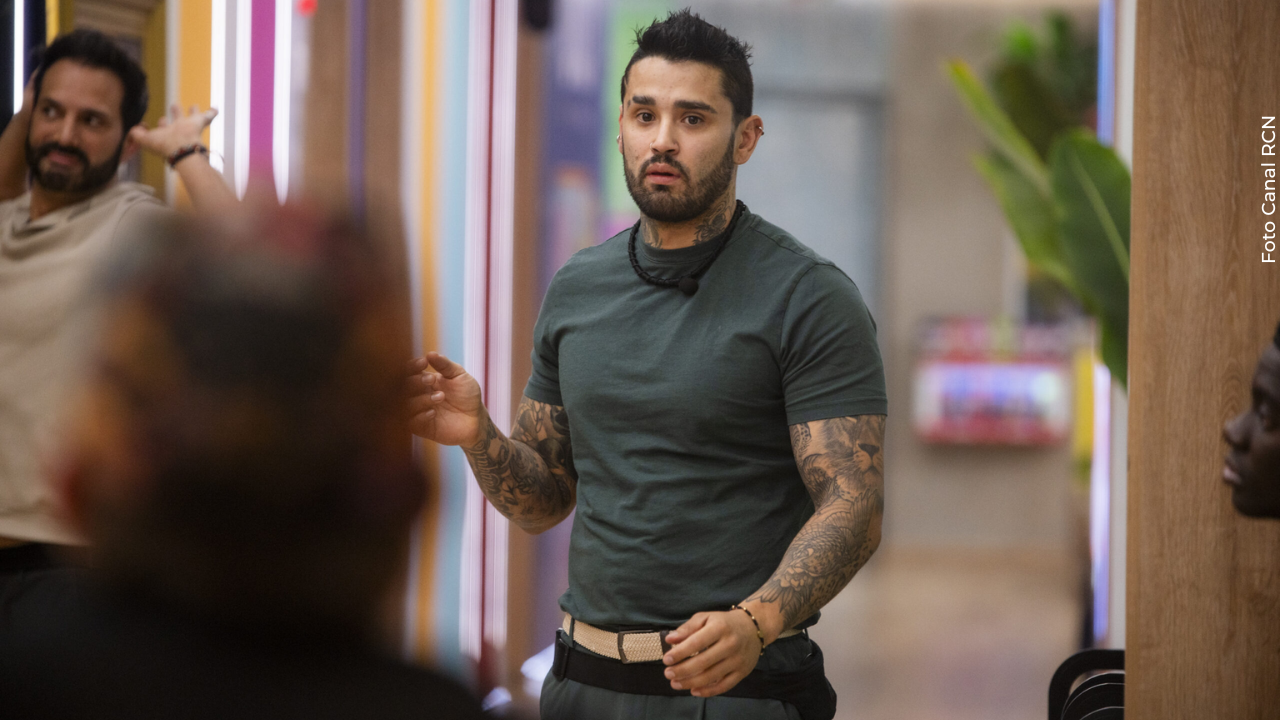 Novia de Tebi reaparece y desata rumores tras acercamiento con Alexa