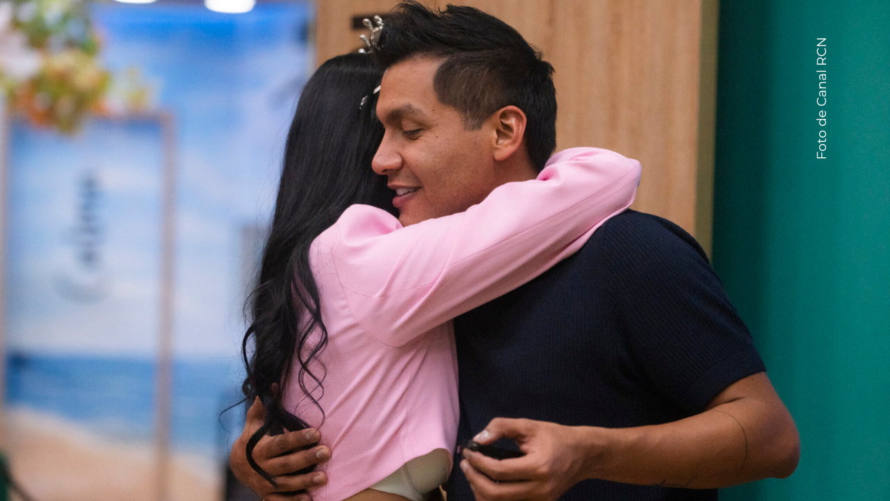 Juanda Caribe y Mariana Zapata en La casa de los famosos Colombia.