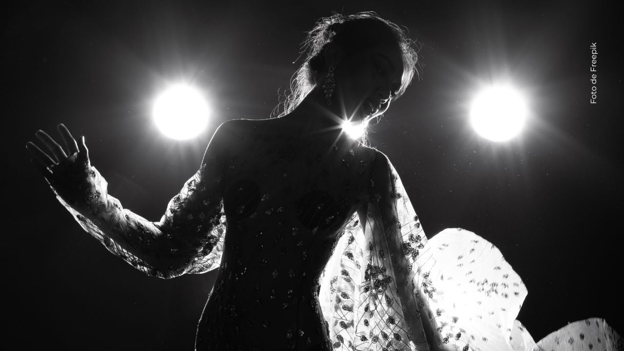 Flor Vargas se encuentra sola.