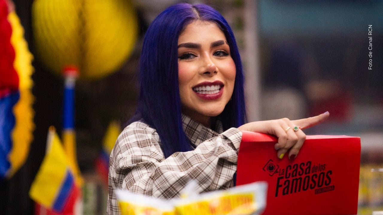 Alexa Torrex disfruta de la compañía de su mascota. 