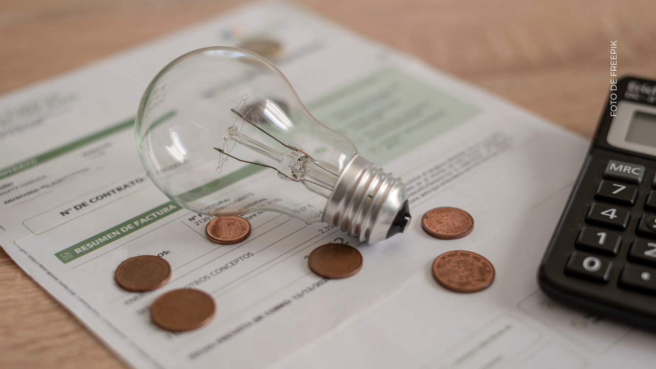 ¿Por qué algunos dispositivos siguen consumiendo energía apagados?