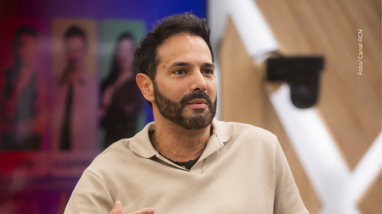 Alejandro Estrada y Valentino sorprenden con beso