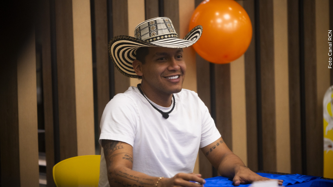 Mamá de Juanda Caribe lo defiende en su cumpleaños en medio de polémica