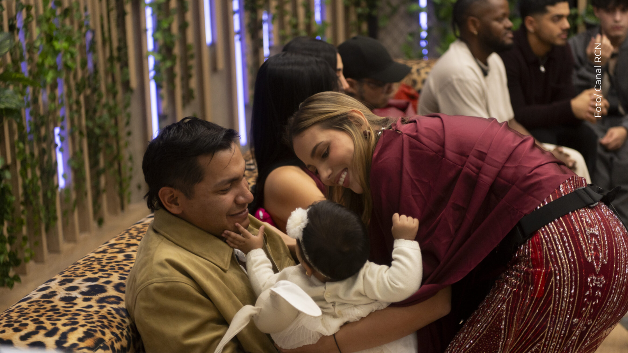 Juanda Caribe reacciona a la ausencia de Sheila.