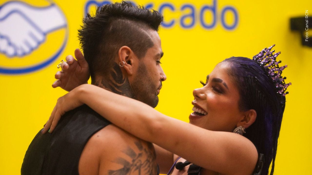 Alexa, directa, le preguntó a Tebi si lo que ocurre entre ellos en La casa de los famosos es amor o estrategia.