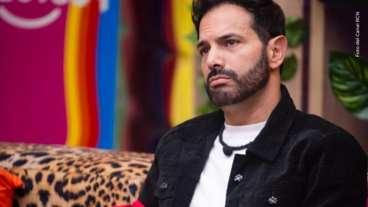 Alejandro Estrada es sancionado.