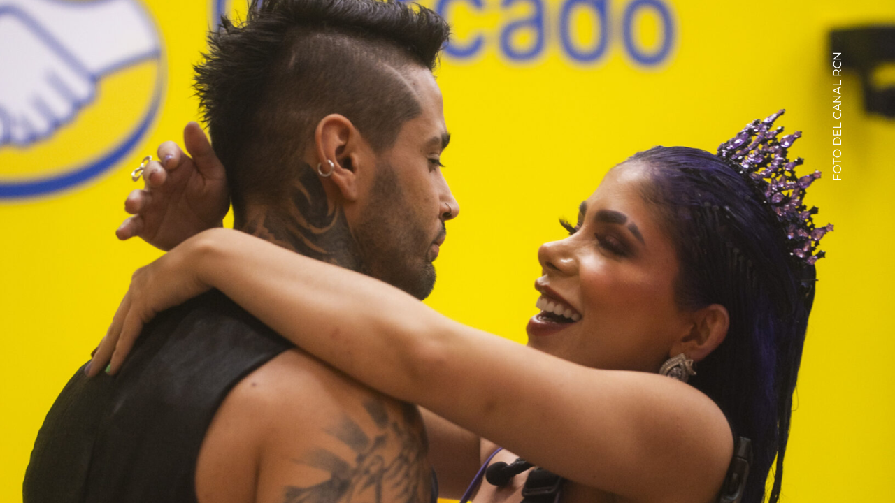 Tebi y Alexa Torrex cumplieron reto de darse un beso