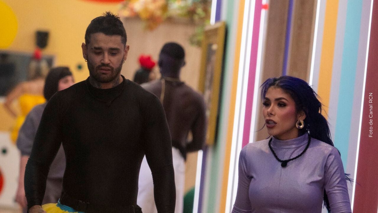 Alexa Torrex y Tebi se besaron. 