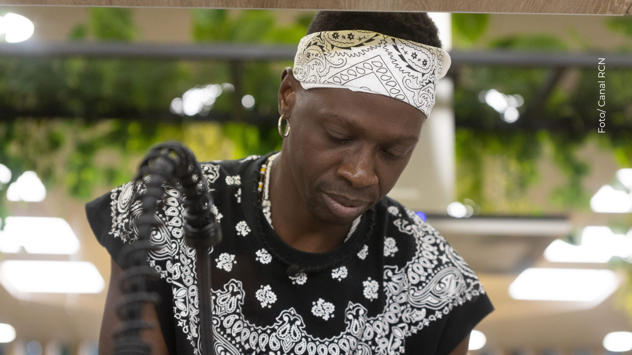 Omar Murillo causa revuelo al compartir foto con otro hombre