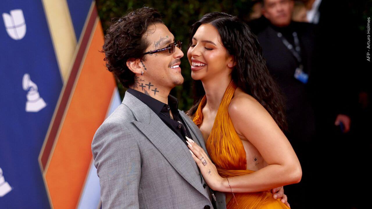 Christian Nodal compartió una romántica foto con Ángela Aguilar.