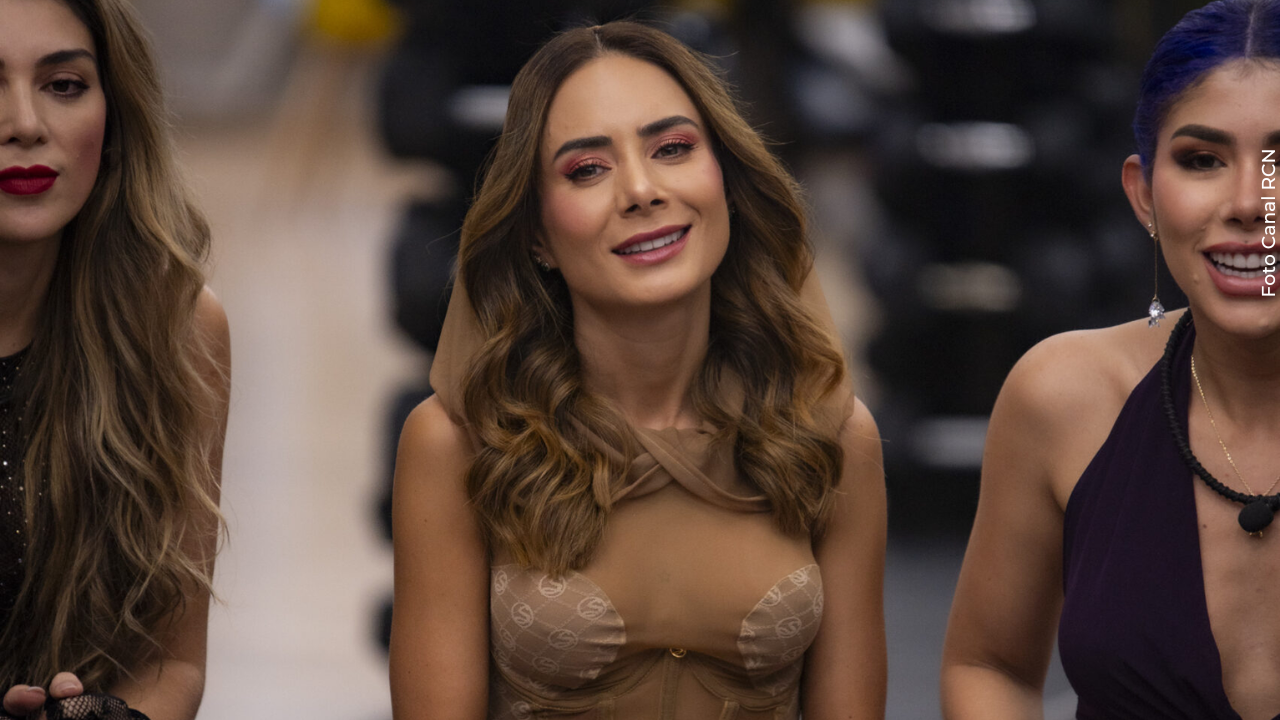 Johanna Fadul emociona al cargar a un bebé