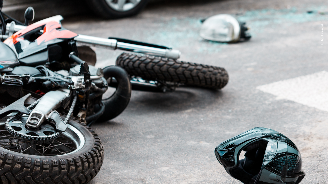 Reconocido cantante colombiano enfrentó grave accidente tras caer de su motocicleta: ¿quién es?