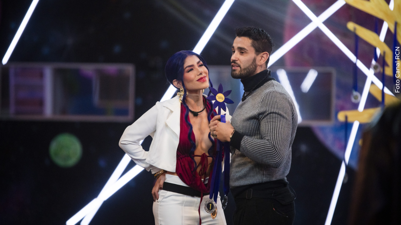 inusual regalo de Alexa Torrex a Tebi Bernal en su cumpleaños