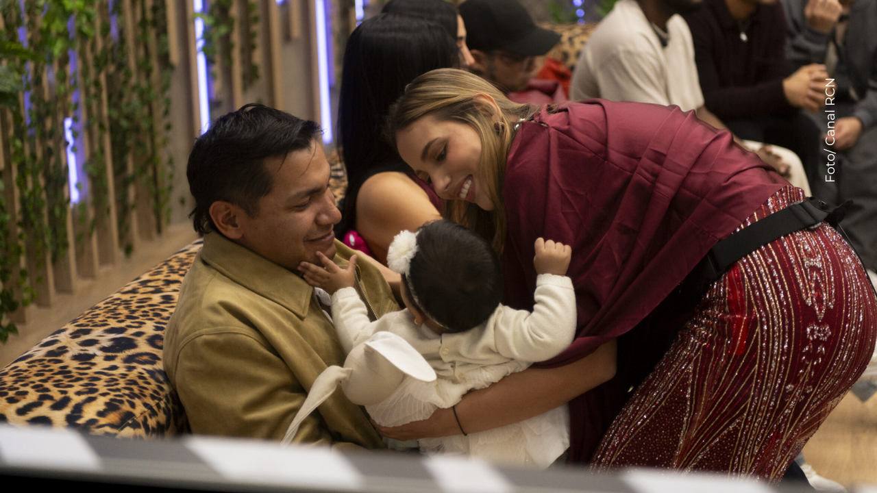 Juanda Caribe le confiesa a Sheila lo que siente por Mariana