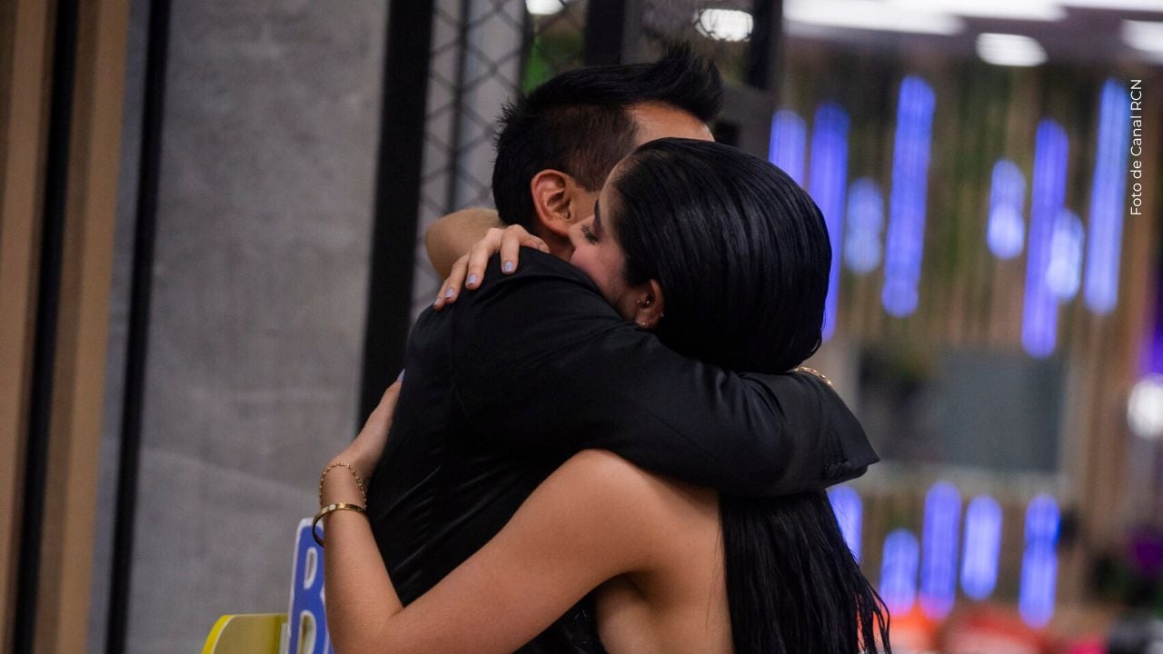 Mariana Zapata se siente confundida por Juanda Caribe. 