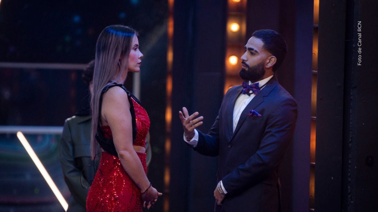 Eidevin es visto junto a Manuela Gómez.