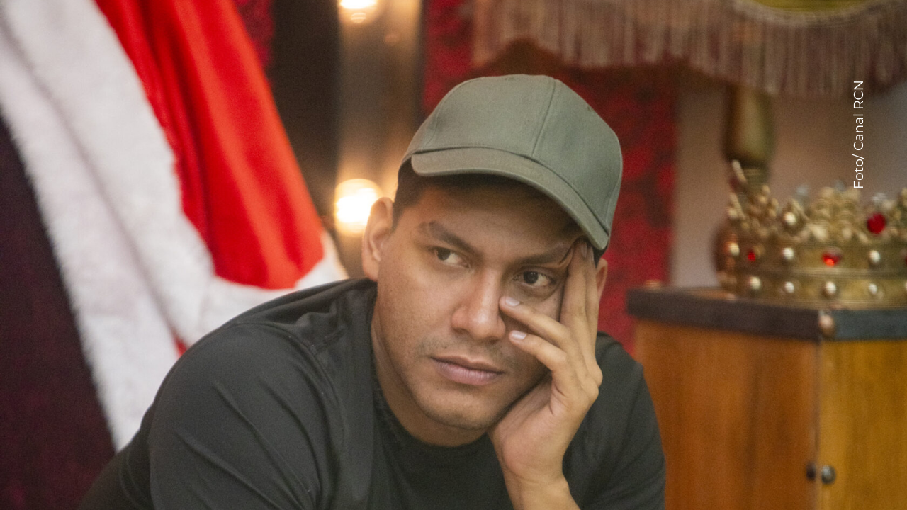 Cayetano, el perro de Valentino, protagoniza momento con Juanda Caribe