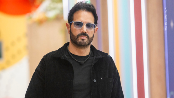 Alejandro Estrada rompió en llanto tras emotiva sorpresa por parte de su hijo: esto sucedió