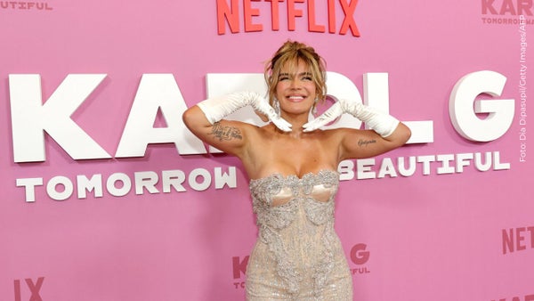 Joven llama la atención en redes por su impresionante parecido con Karol G