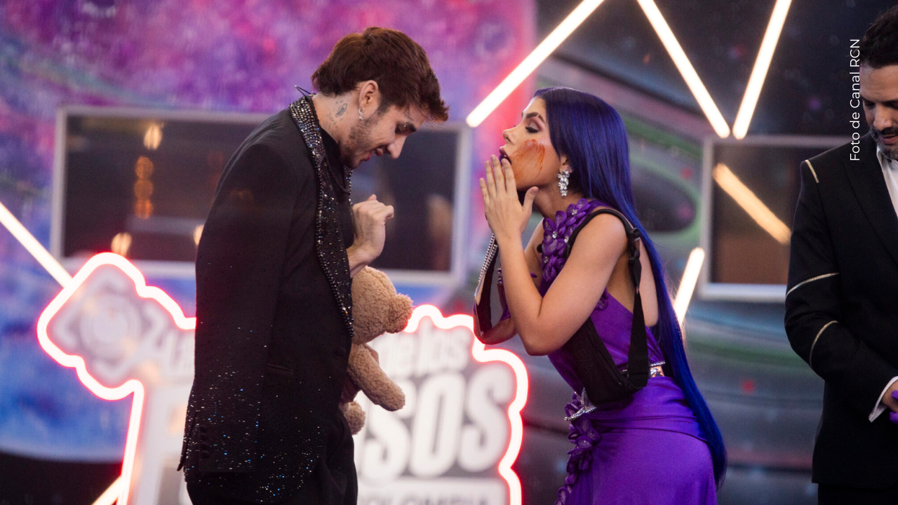 Alexa Torrex y Valentino Lázaro en La casa de los famosos Colombia.