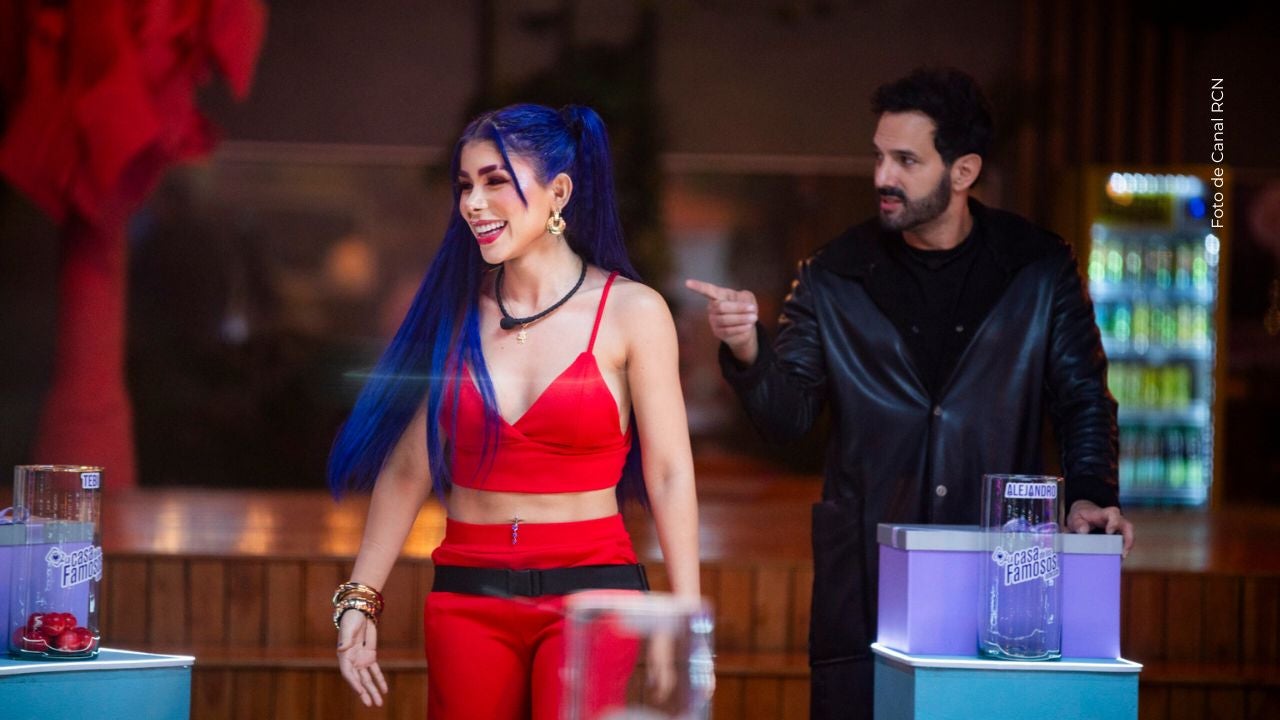 Alexa Torrex no sabe a quién brindarle su apoyo. 