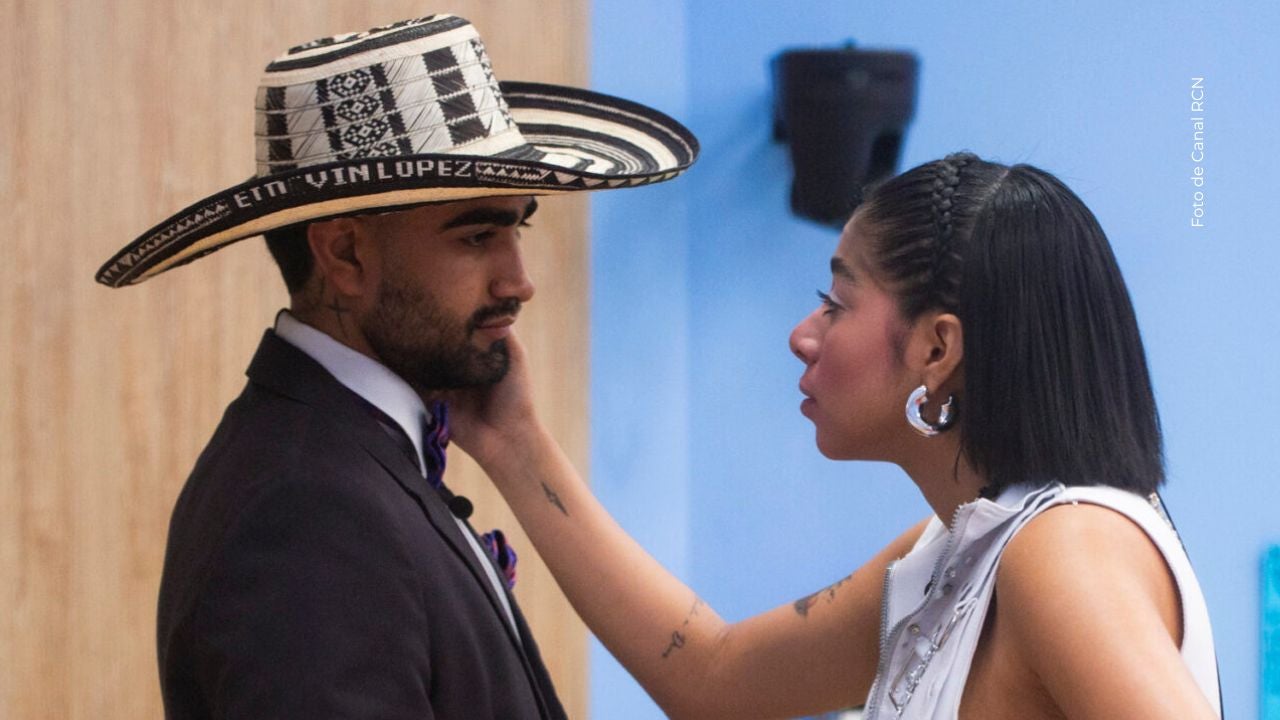 Eidevin le compuso una canción a Karola. 