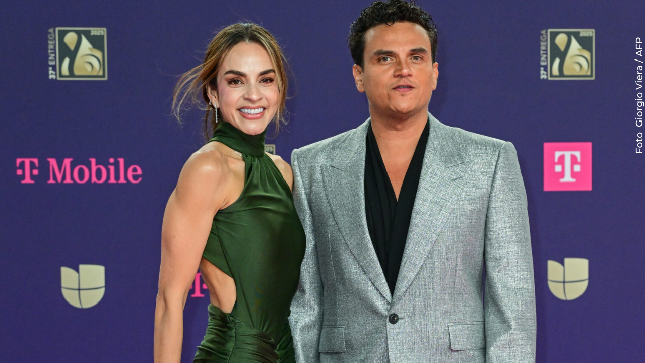 Silvestre Dangond sorprende tras aparecer besando a una mujer durante show