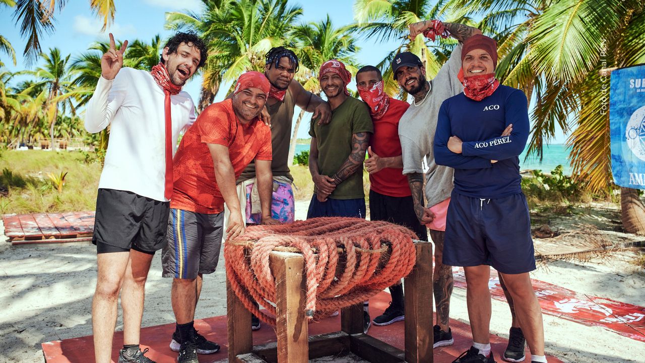 Mateo Carvajal participó en Survivor, la isla de los famosos. 
