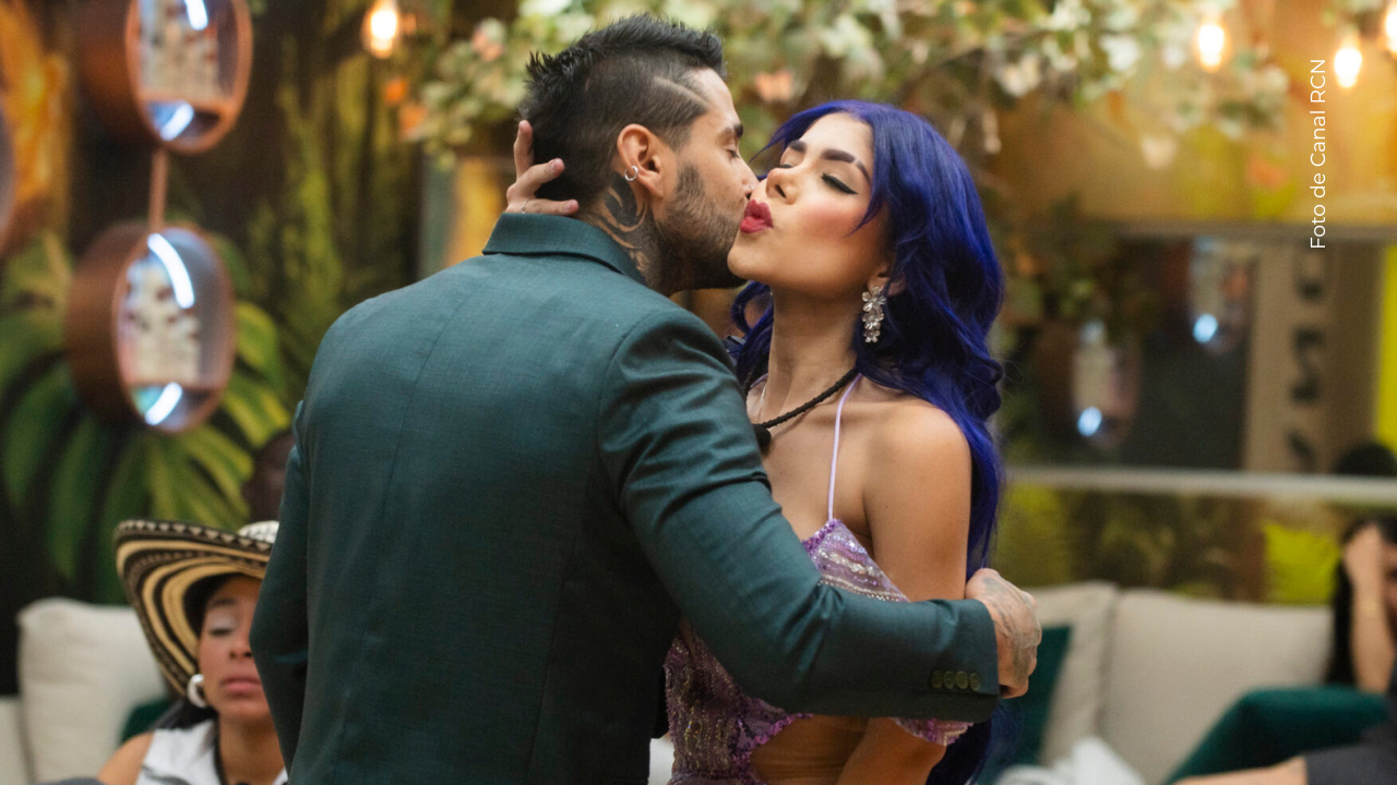 Alexa Torrex y Tebi Bernal en La casa de los famosos Colombia.