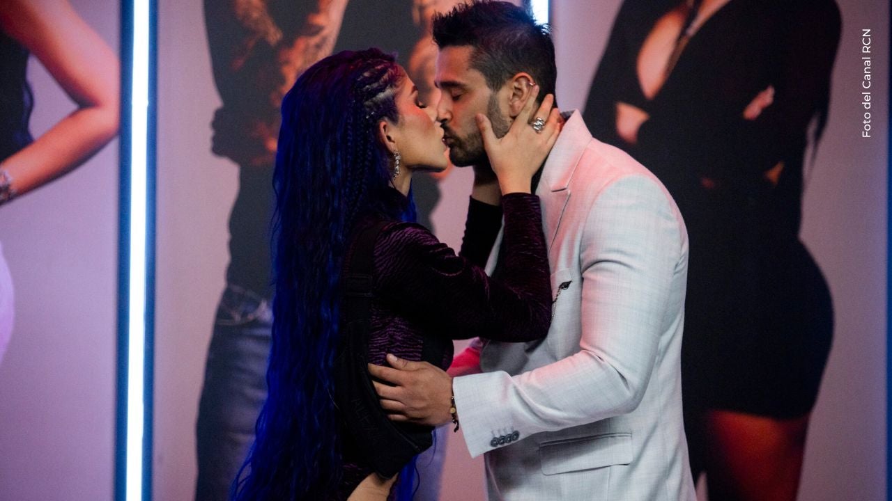 Cena de Alexa Torrex y Tebi Bernal en en La casa de los famosos
