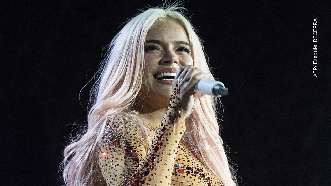 Karol G enterneció y divirtió a fans durante encuentro en México